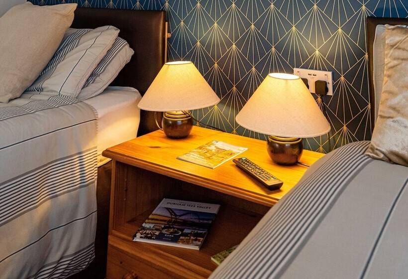 پانسیون Aarondale Guest House