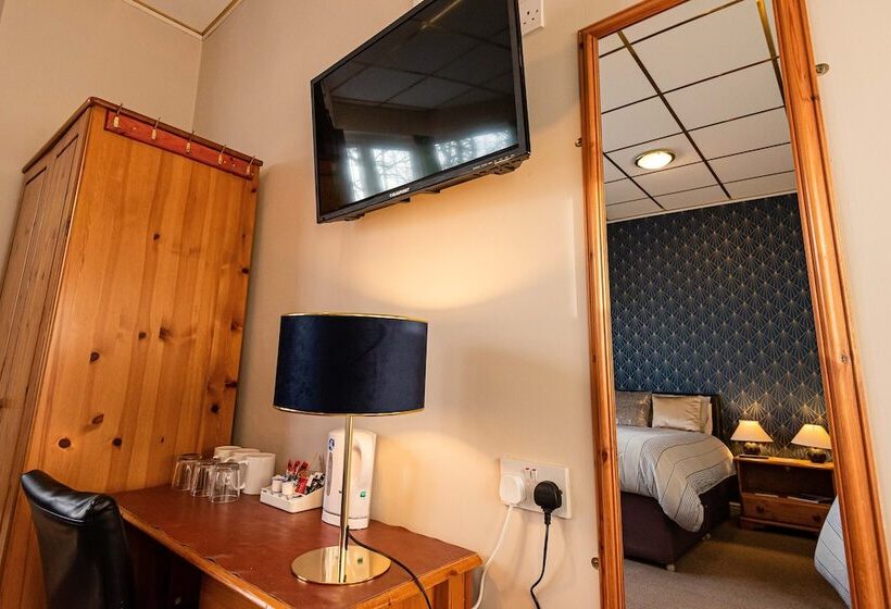 פנסיון Aarondale Guest House