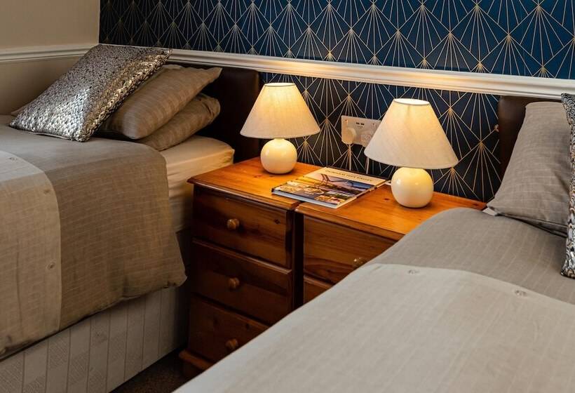 פנסיון Aarondale Guest House