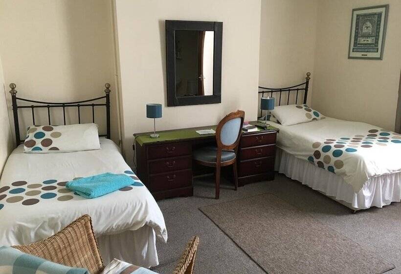 פנסיון Admiral Blake Guest House