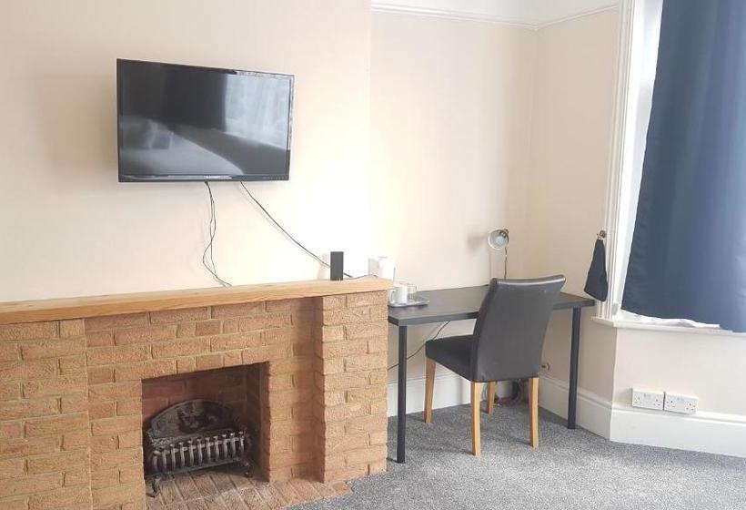 פנסיון Carmel Serviced Rooms