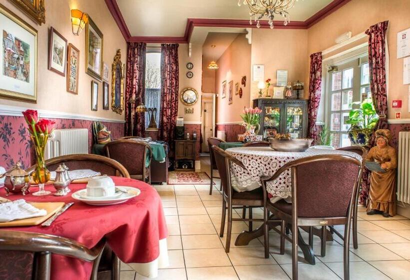 بنسيون Creston Villa Guest House