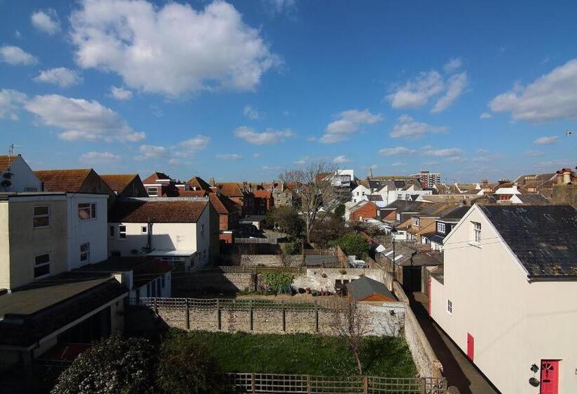 بنسيون Marine View Guest House