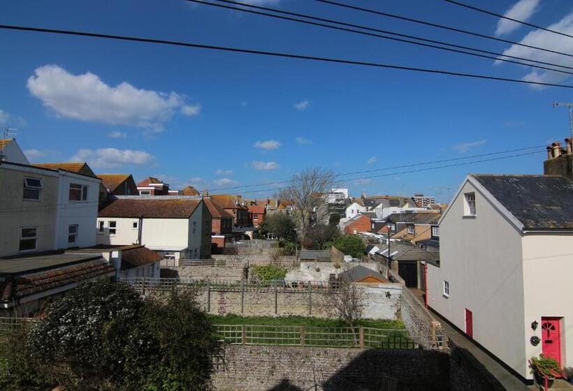 بنسيون Marine View Guest House