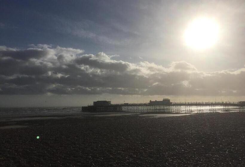 بنسيون Marine View Guest House