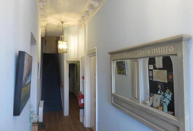 بنسيون Marine View Guest House