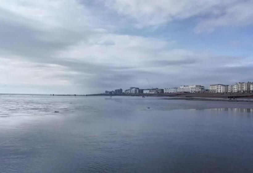 بنسيون Marine View Guest House