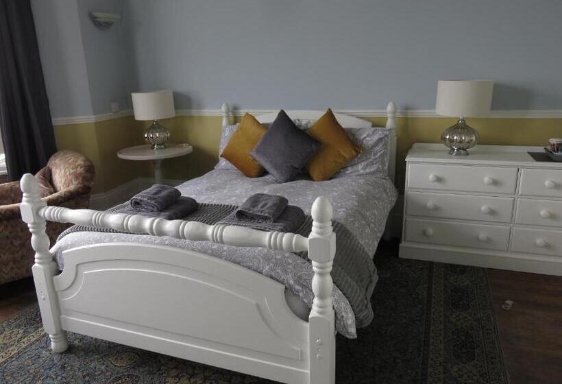 بنسيون Marine View Guest House