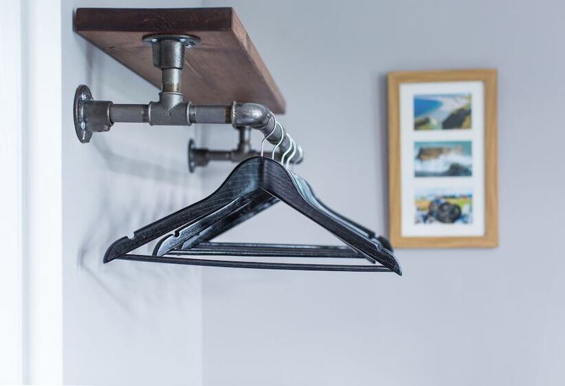 פנסיון Oaklands Guest House