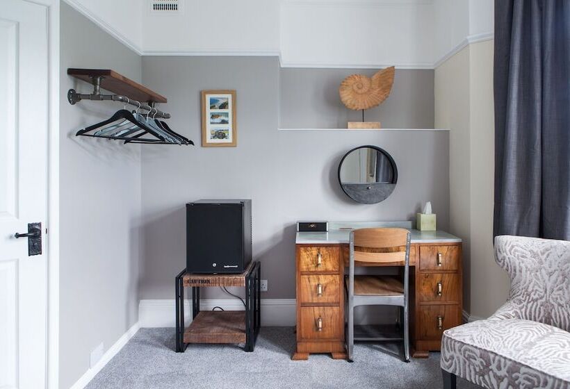 פנסיון Oaklands Guest House