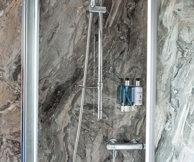 פנסיון Oaklands Guest House