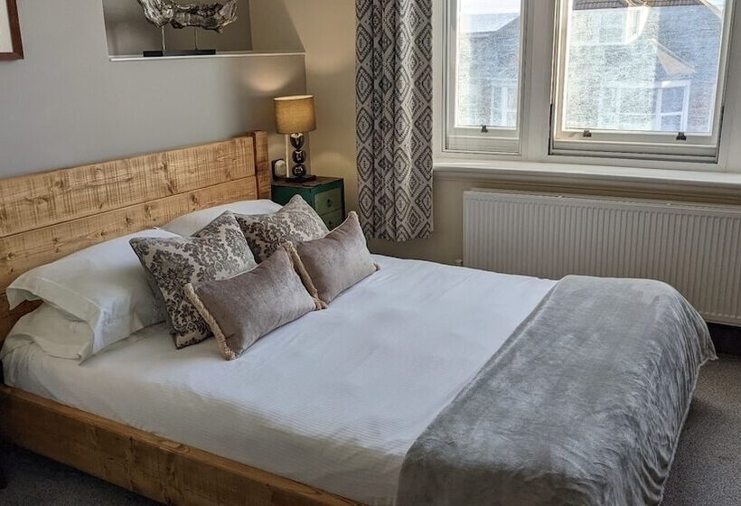 פנסיון Oaklands Guest House