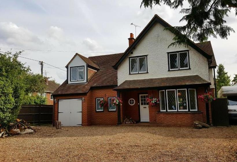 펜션 Sadlers Guest House