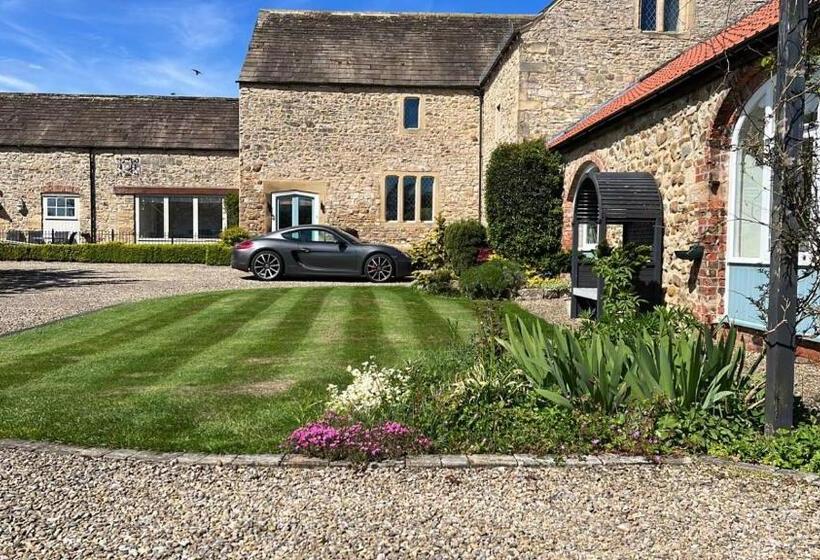 بنسيون The Garden Suites At Snape Castle Mews