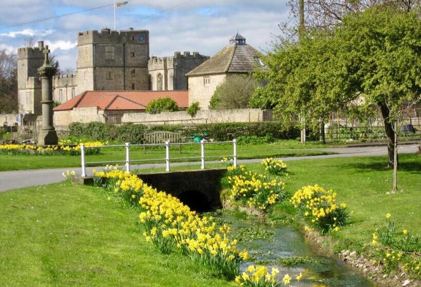 بنسيون The Garden Suites At Snape Castle Mews