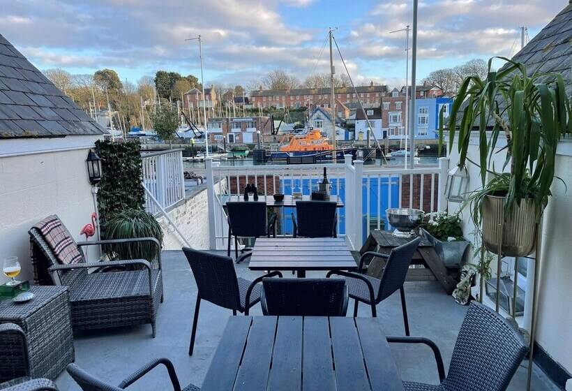 بنسيون The Ocean Guesthouse