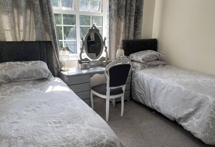 Пансион Tower Hill House Basingstoke