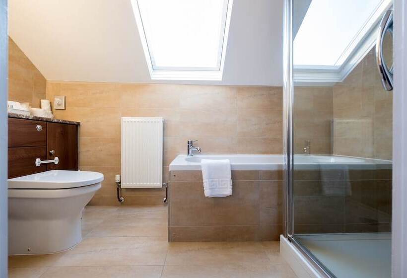 Общежитие The Horseshoe Country Inn