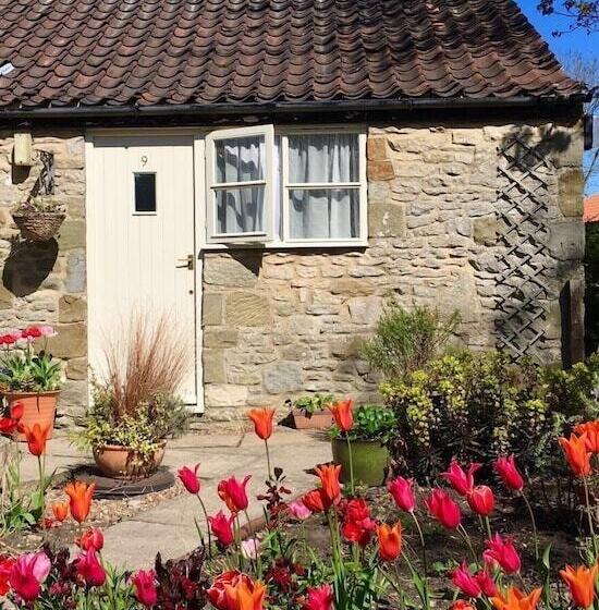 Общежитие The Horseshoe Country Inn