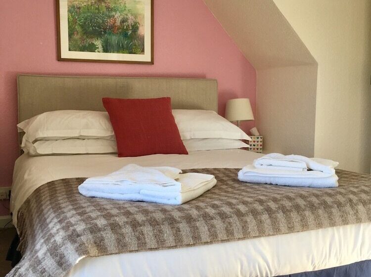 Общежитие The Horseshoe Country Inn