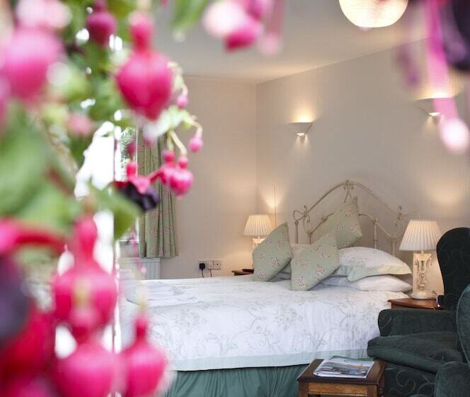 Общежитие The Horseshoe Country Inn