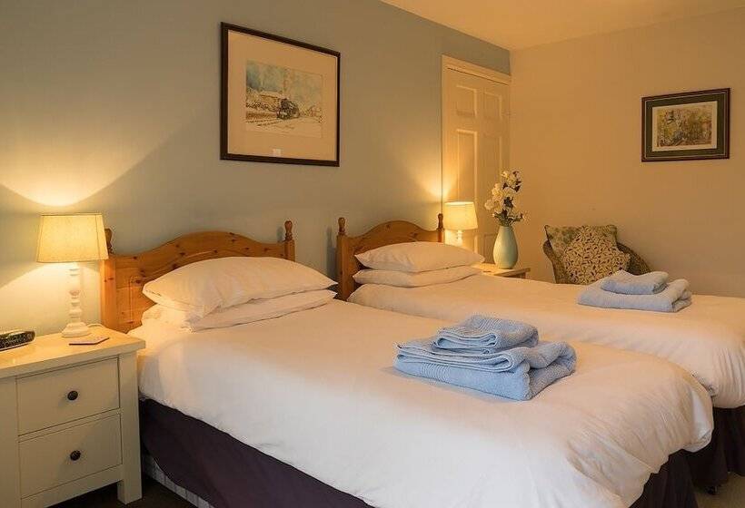 Общежитие The Horseshoe Country Inn