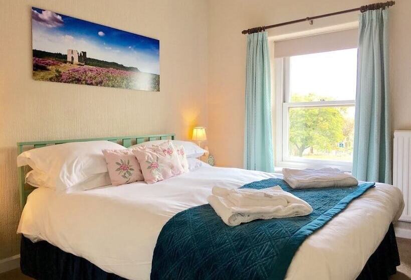 Общежитие The Horseshoe Country Inn