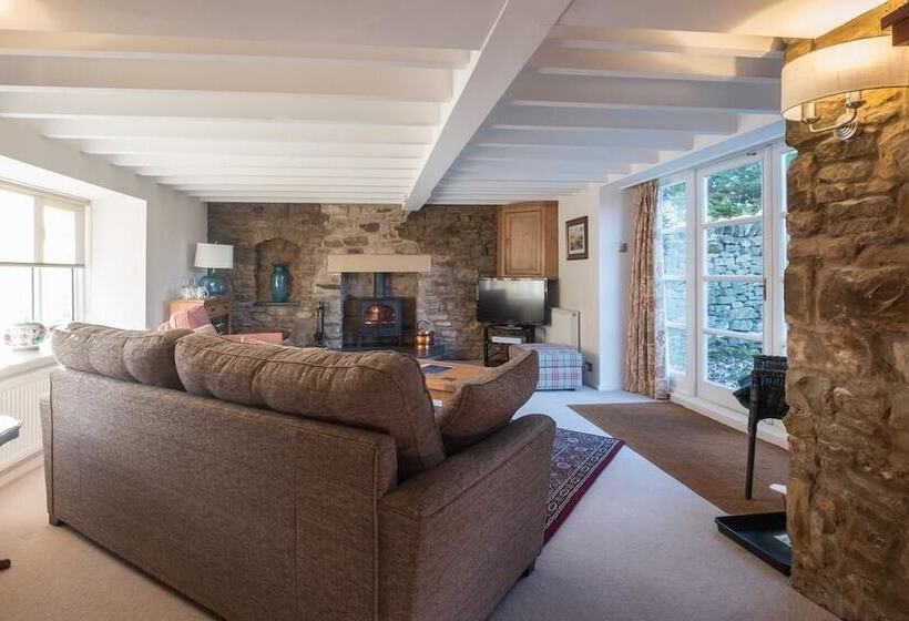 Общежитие The Horseshoe Country Inn