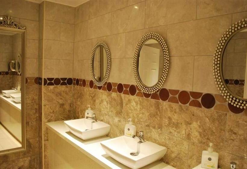 ユースホステル The Lion And The Lamb