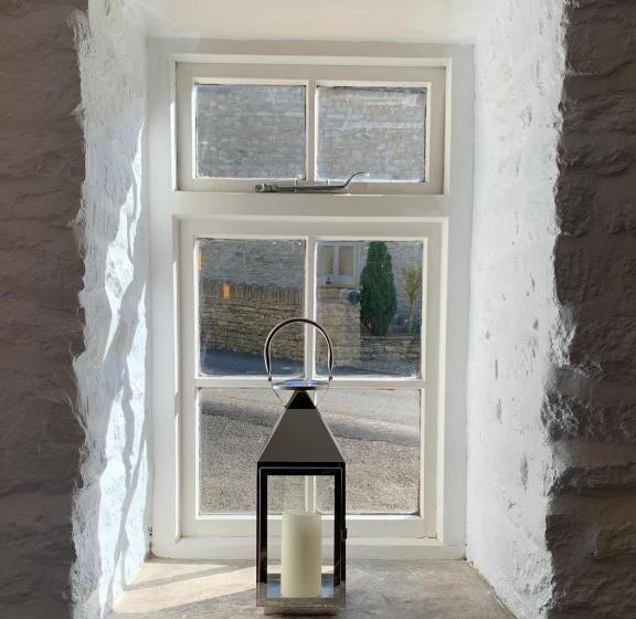 ユースホステル The Queen Matilda Country Rooms