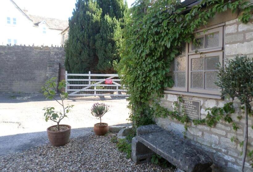 ユースホステル The Queen Matilda Country Rooms