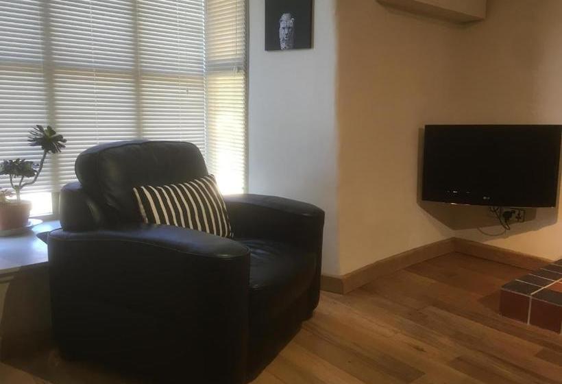 호스텔 The Salford Inn