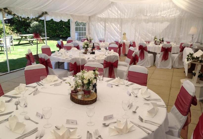 Общежитие The Swan At Great Kimble