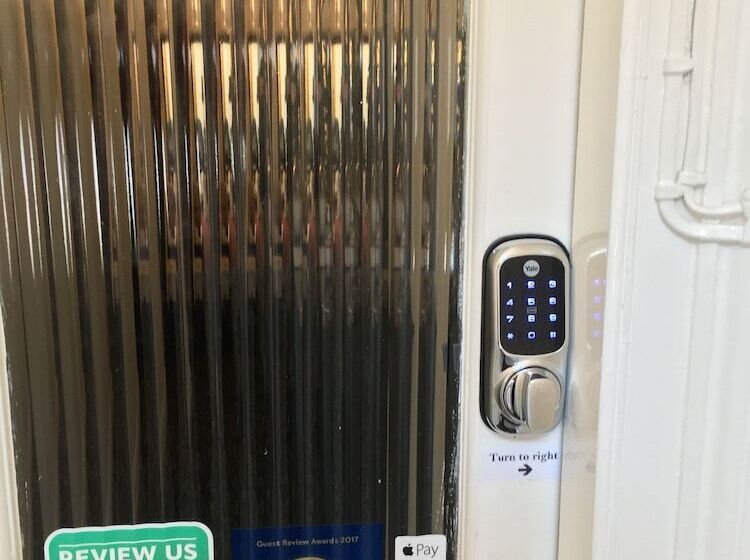 بنسيون Belford House Self Check In Rooms