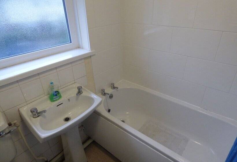 Пансион Birdholme House