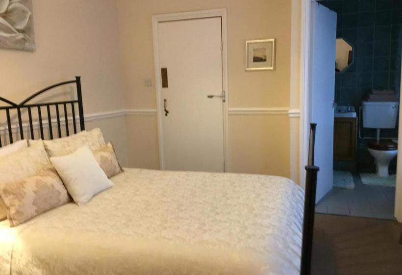 پانسیون Caris Guest House