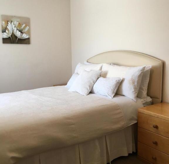 بنسيون Caris Guest House