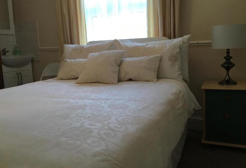 بنسيون Caris Guest House