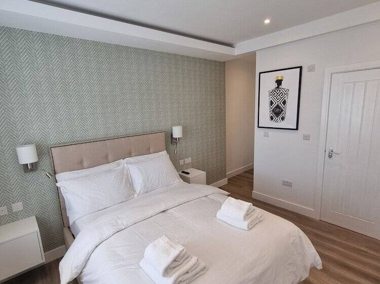 ペンション Cg London