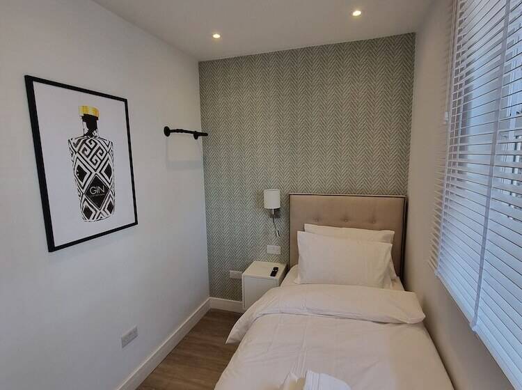 ペンション Cg London