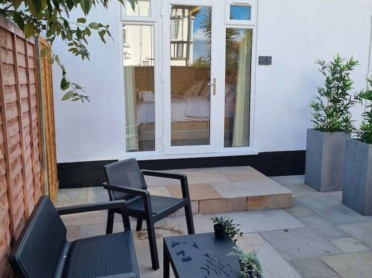 ペンション Cg London