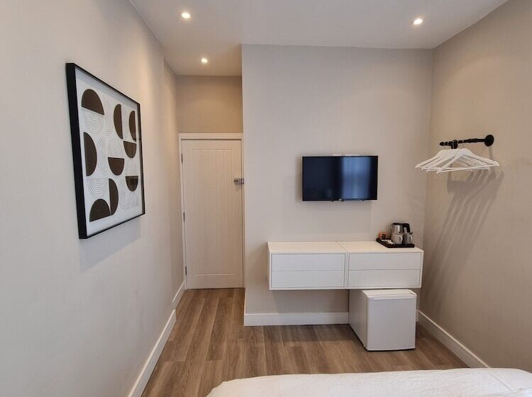 ペンション Cg London