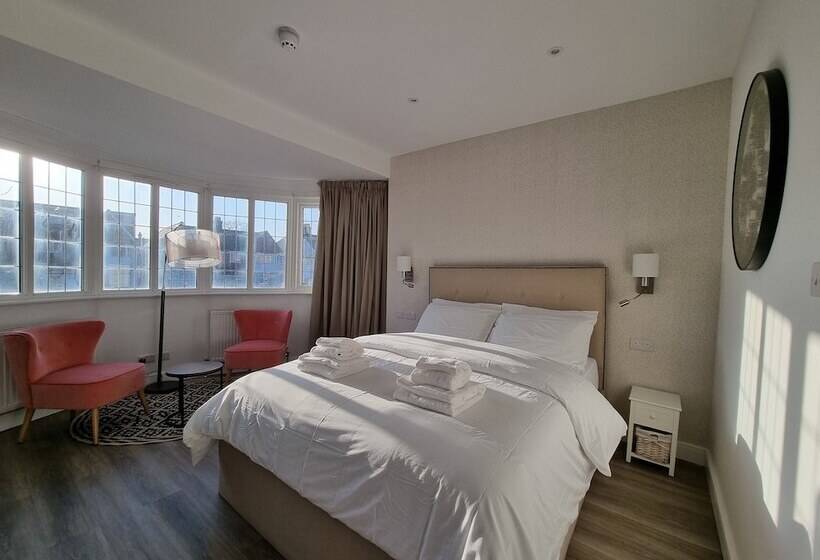 ペンション Cg London