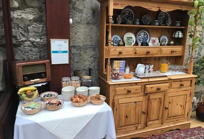 Пансион Clarke Cottage Guest House