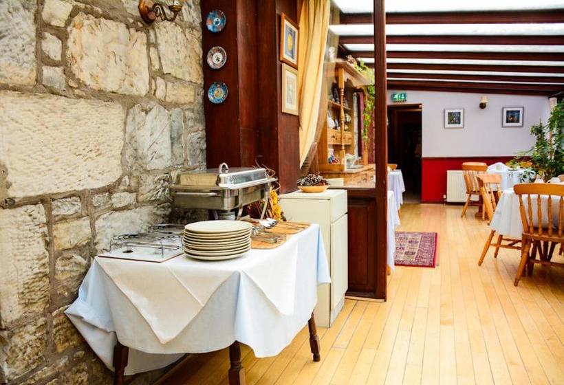 Пансион Clarke Cottage Guest House