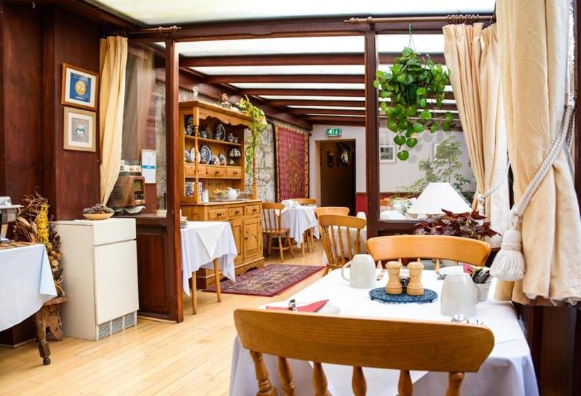 Пансион Clarke Cottage Guest House