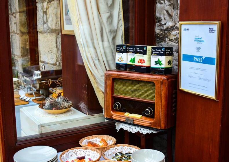 Пансион Clarke Cottage Guest House