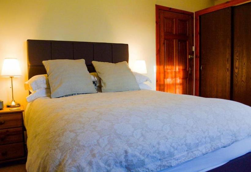 Пансион Clarke Cottage Guest House