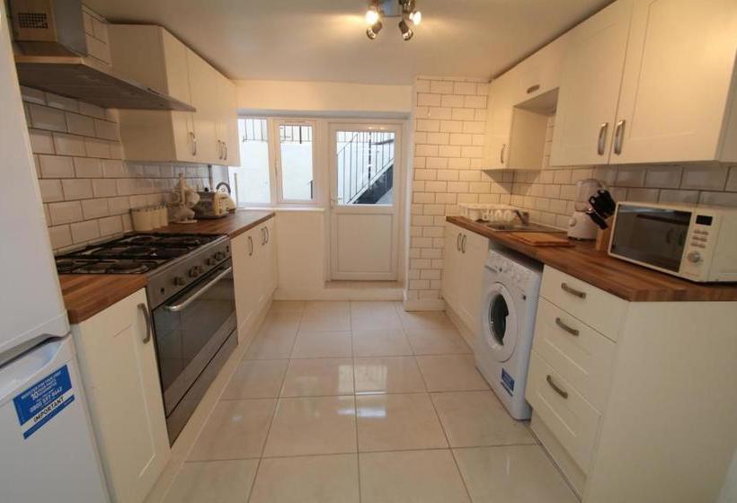 פנסיון Cosy Rooms Sidney Square