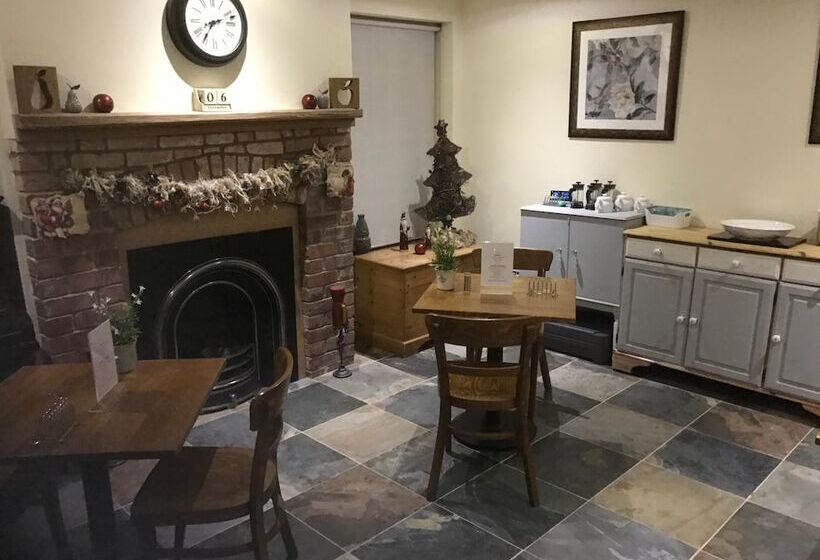 Пансион Deridown Guest House